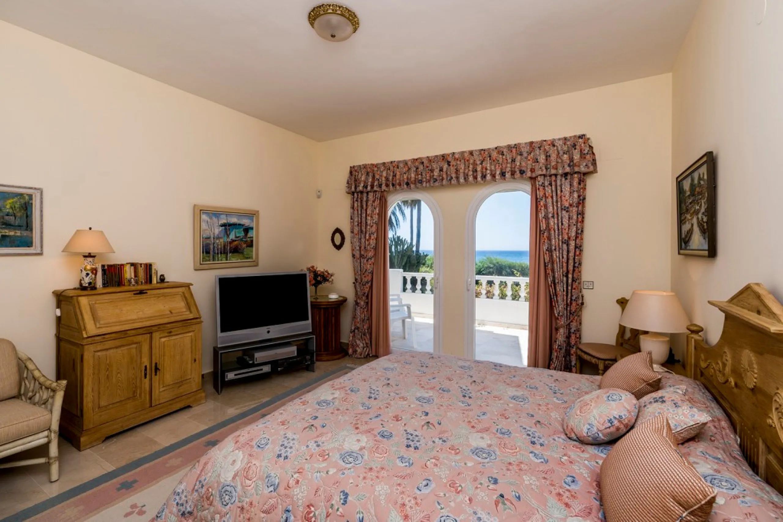 This remarkable beachfront villa, located adjacent to the renowned Nikki Beach in Elviria, East Marbella, offers an unparalleled living experience. Spread across two levels, the villa features four spacious bedrooms, each with its own en-suite bathroom, a