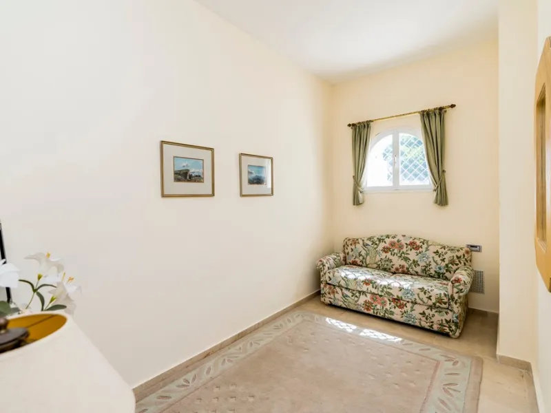 This remarkable beachfront villa, located adjacent to the renowned Nikki Beach in Elviria, East Marbella, offers an unparalleled living experience. Spread across two levels, the villa features four spacious bedrooms, each with its own en-suite bathroom, a