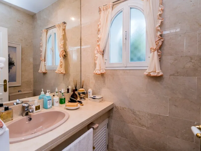 This remarkable beachfront villa, located adjacent to the renowned Nikki Beach in Elviria, East Marbella, offers an unparalleled living experience. Spread across two levels, the villa features four spacious bedrooms, each with its own en-suite bathroom, a