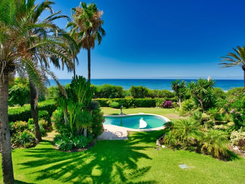 This remarkable beachfront villa, located adjacent to the renowned Nikki Beach in Elviria, East Marbella, offers an unparalleled living experience. Spread across two levels, the villa features four spacious bedrooms, each with its own en-suite bathroom, a