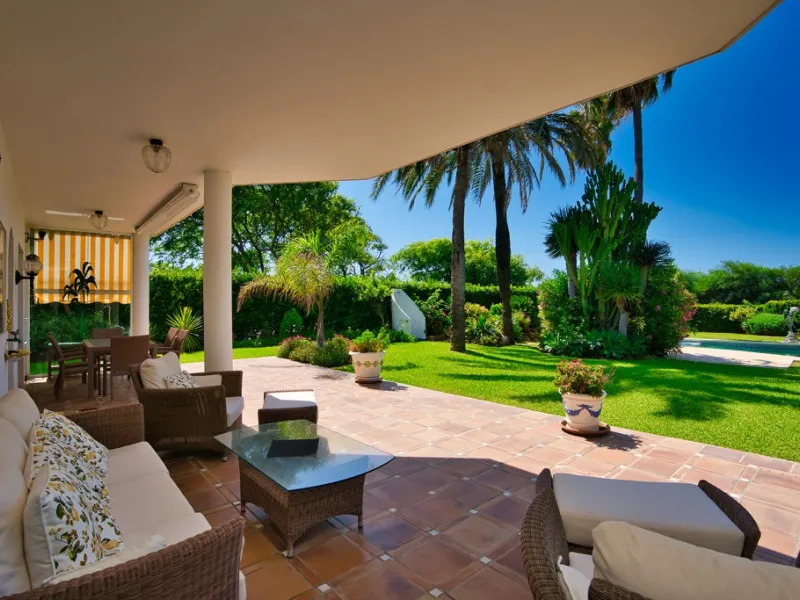 This remarkable beachfront villa, located adjacent to the renowned Nikki Beach in Elviria, East Marbella, offers an unparalleled living experience. Spread across two levels, the villa features four spacious bedrooms, each with its own en-suite bathroom, a