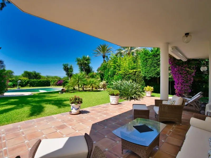 This remarkable beachfront villa, located adjacent to the renowned Nikki Beach in Elviria, East Marbella, offers an unparalleled living experience. Spread across two levels, the villa features four spacious bedrooms, each with its own en-suite bathroom, a