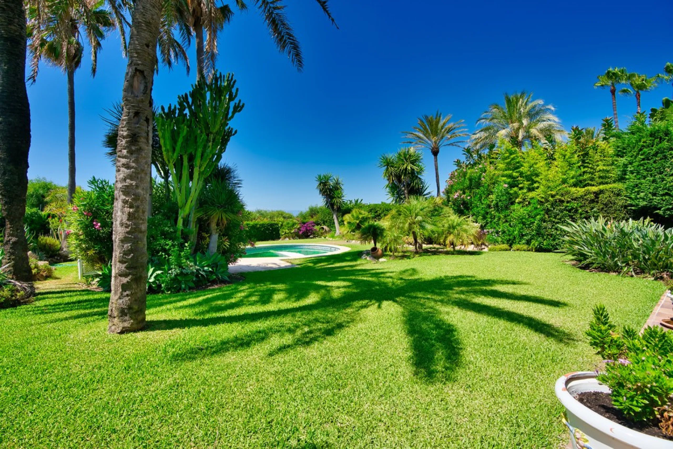 This remarkable beachfront villa, located adjacent to the renowned Nikki Beach in Elviria, East Marbella, offers an unparalleled living experience. Spread across two levels, the villa features four spacious bedrooms, each with its own en-suite bathroom, a