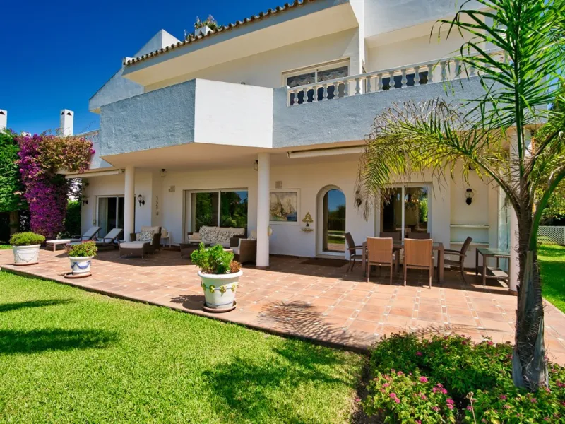 This remarkable beachfront villa, located adjacent to the renowned Nikki Beach in Elviria, East Marbella, offers an unparalleled living experience. Spread across two levels, the villa features four spacious bedrooms, each with its own en-suite bathroom, a