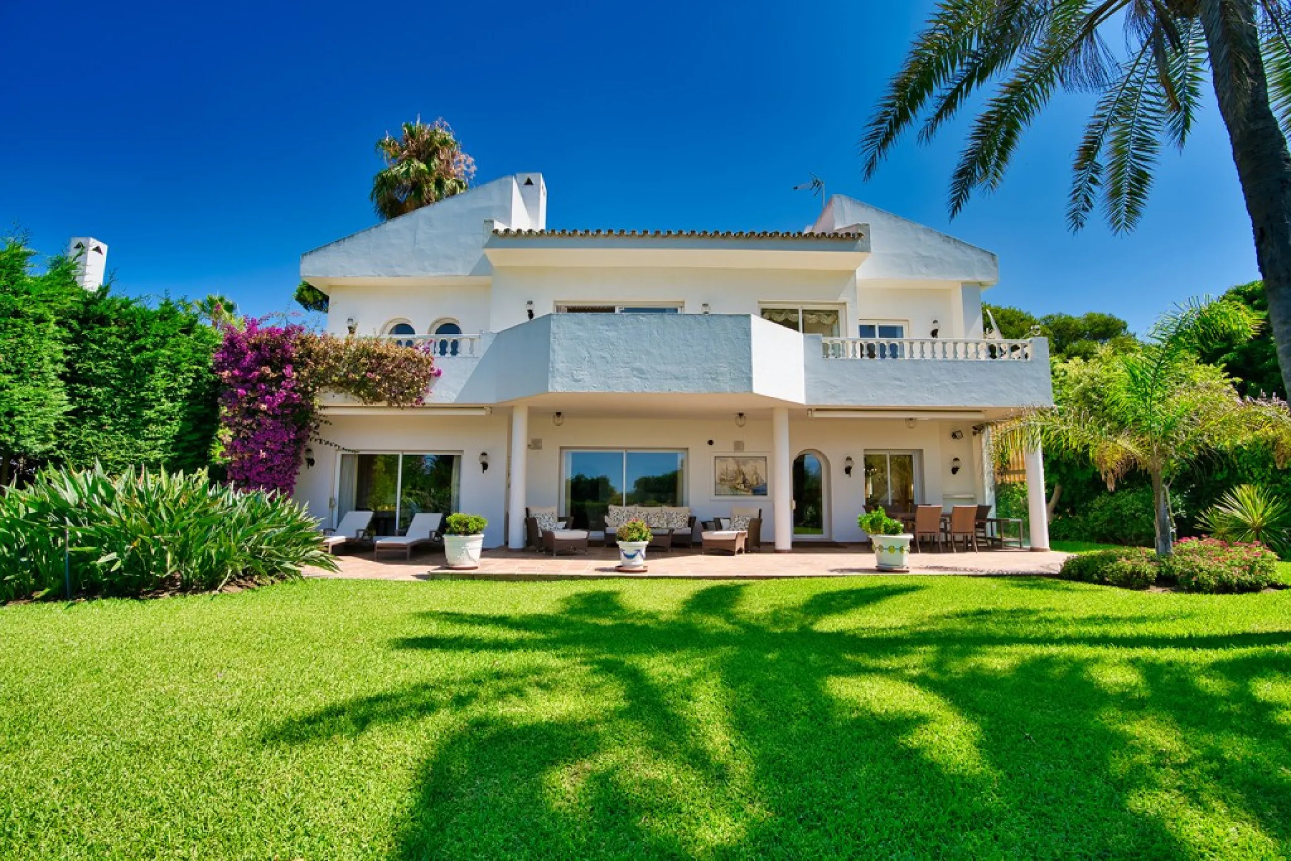 This remarkable beachfront villa, located adjacent to the renowned Nikki Beach in Elviria, East Marbella, offers an unparalleled living experience. Spread across two levels, the villa features four spacious bedrooms, each with its own en-suite bathroom, a