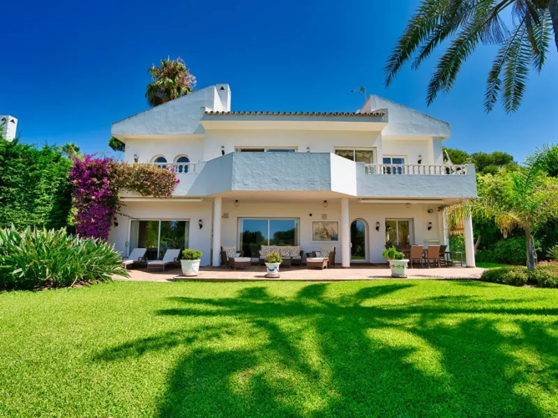 This remarkable beachfront villa, located adjacent to the renowned Nikki Beach in Elviria, East Marbella, offers an unparalleled living experience. Spread across two levels, the villa features four spacious bedrooms, each with its own en-suite bathroom, a