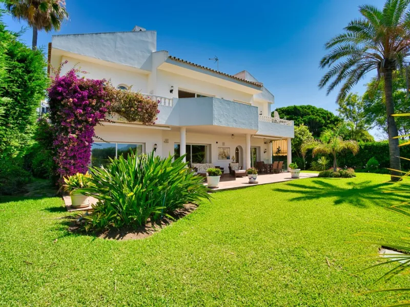 This remarkable beachfront villa, located adjacent to the renowned Nikki Beach in Elviria, East Marbella, offers an unparalleled living experience. Spread across two levels, the villa features four spacious bedrooms, each with its own en-suite bathroom, a
