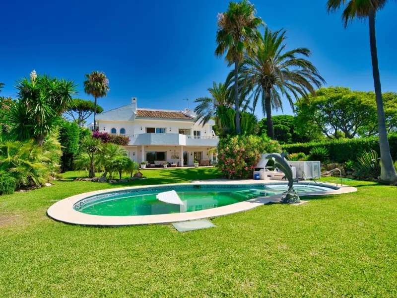This remarkable beachfront villa, located adjacent to the renowned Nikki Beach in Elviria, East Marbella, offers an unparalleled living experience. Spread across two levels, the villa features four spacious bedrooms, each with its own en-suite bathroom, a