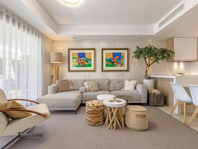 UNIQUE OPPORTUNITY | CORNER APARTMENT WITH PRIVATE GARDEN & 3 PARKING SPACES