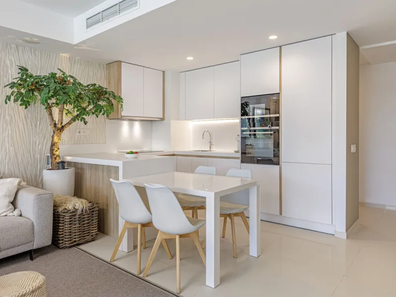 UNIQUE OPPORTUNITY | CORNER APARTMENT WITH PRIVATE GARDEN & 3 PARKING SPACES