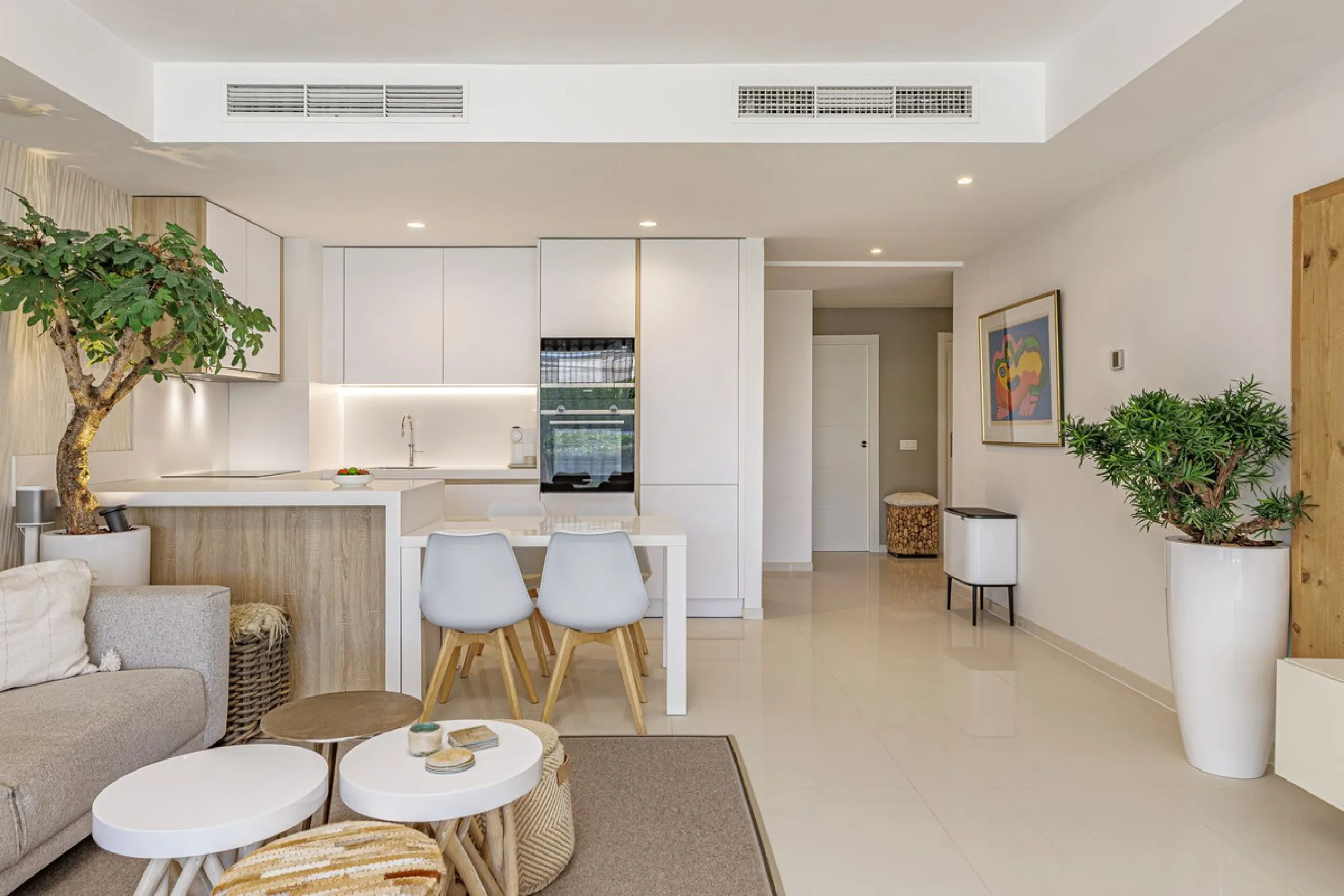 UNIQUE OPPORTUNITY | CORNER APARTMENT WITH PRIVATE GARDEN & 3 PARKING SPACES
