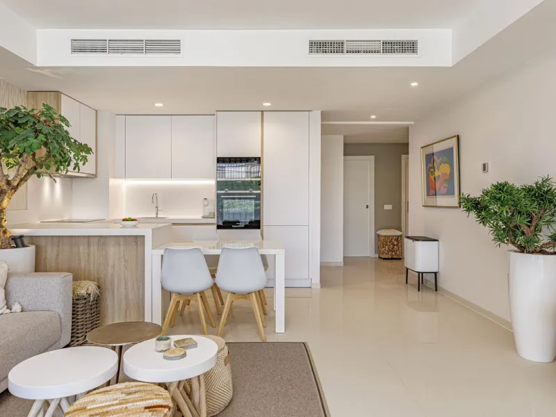 UNIQUE OPPORTUNITY | CORNER APARTMENT WITH PRIVATE GARDEN & 3 PARKING SPACES