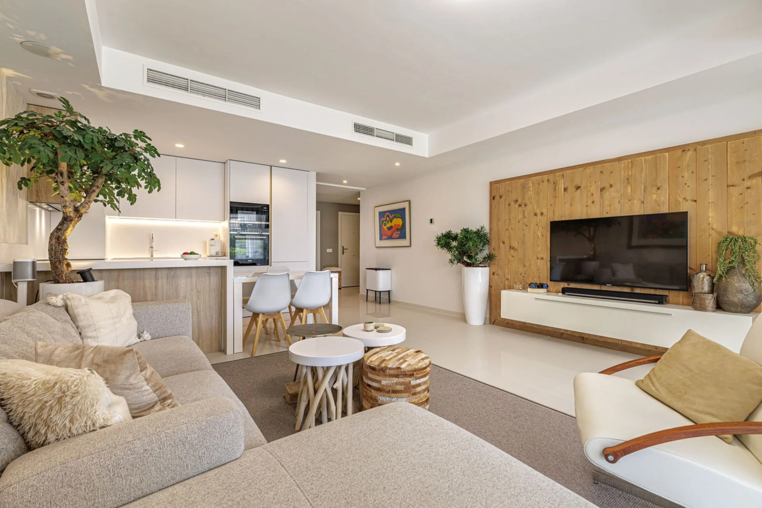 UNIQUE OPPORTUNITY | CORNER APARTMENT WITH PRIVATE GARDEN & 3 PARKING SPACES