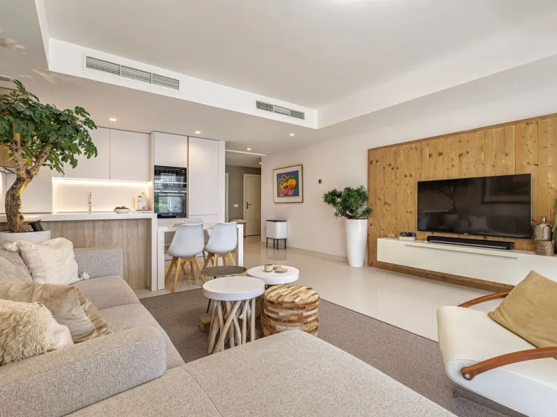 UNIQUE OPPORTUNITY | CORNER APARTMENT WITH PRIVATE GARDEN & 3 PARKING SPACES