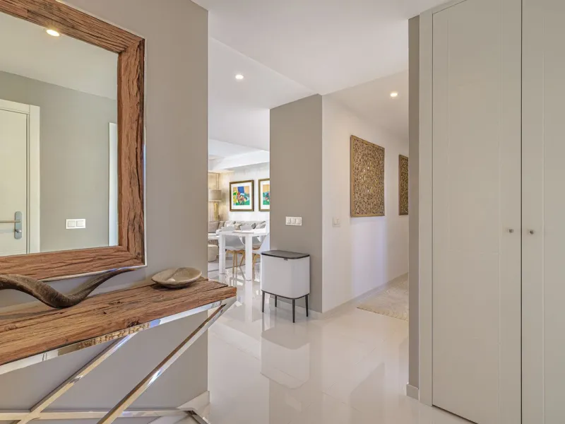 UNIQUE OPPORTUNITY | CORNER APARTMENT WITH PRIVATE GARDEN & 3 PARKING SPACES