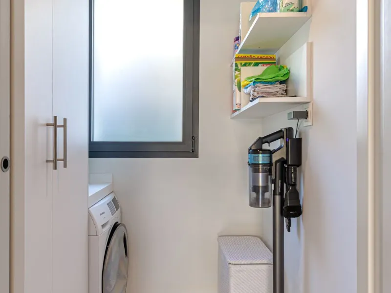 UNIQUE OPPORTUNITY | CORNER APARTMENT WITH PRIVATE GARDEN & 3 PARKING SPACES