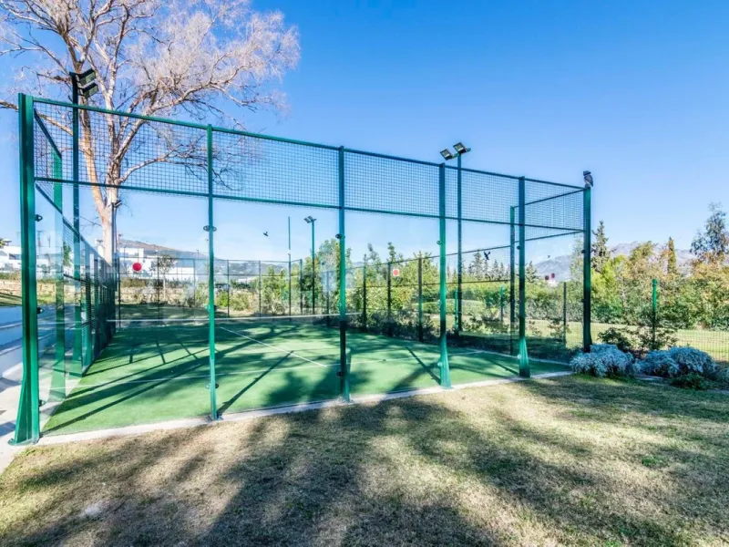 UNIQUE OPPORTUNITY | CORNER APARTMENT WITH PRIVATE GARDEN & 3 PARKING SPACES