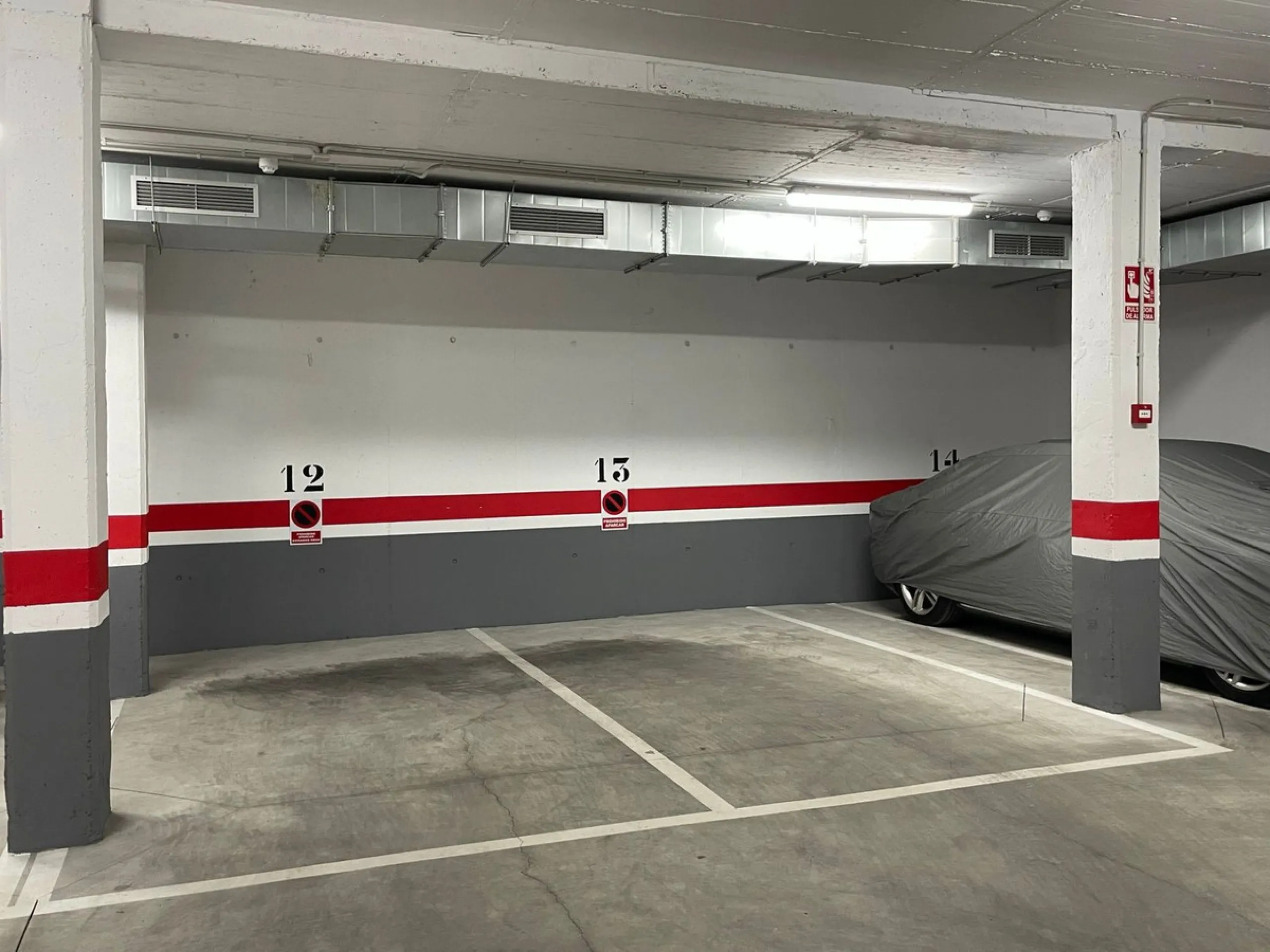 UNIQUE OPPORTUNITY | CORNER APARTMENT WITH PRIVATE GARDEN & 3 PARKING SPACES