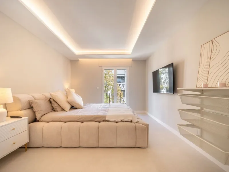 Experience luxurious living in this stunning newly refurbished penthouse, located in the prime area of Marbella Nueva Andalucía, just a short walk to Puerto Banús. This sleek and modern property features four spacious bedrooms, each with its own en-suite 