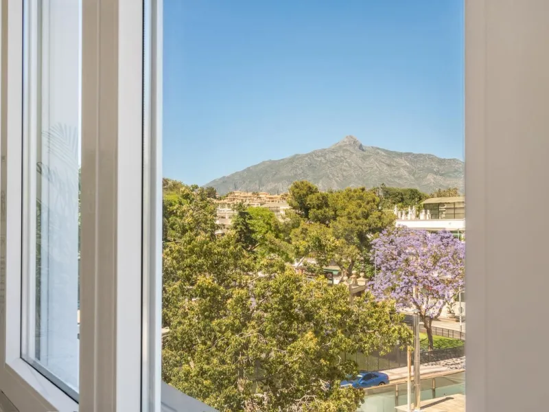 Experience luxurious living in this stunning newly refurbished penthouse, located in the prime area of Marbella Nueva Andalucía, just a short walk to Puerto Banús. This sleek and modern property features four spacious bedrooms, each with its own en-suite 