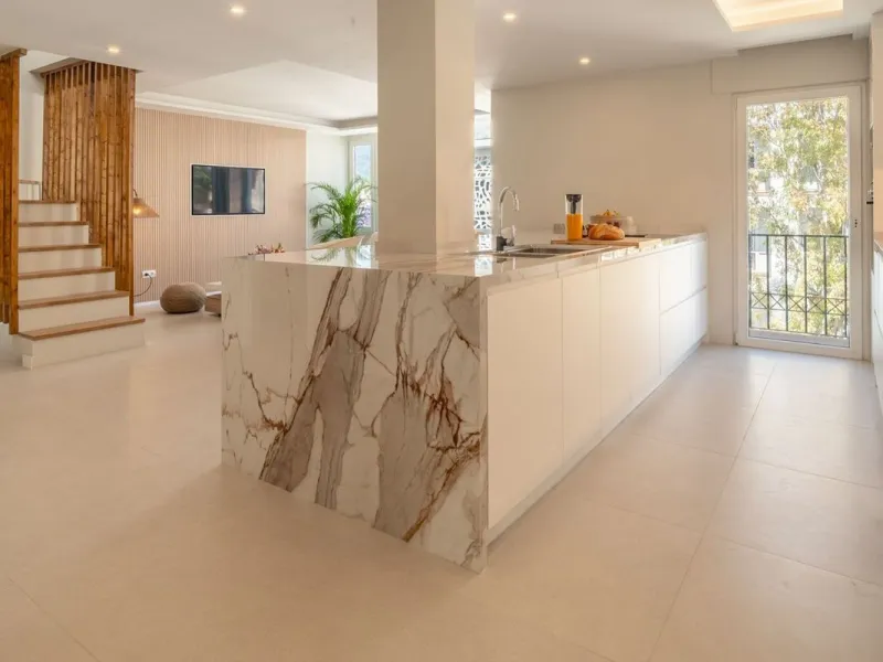 Experience luxurious living in this stunning newly refurbished penthouse, located in the prime area of Marbella Nueva Andalucía, just a short walk to Puerto Banús. This sleek and modern property features four spacious bedrooms, each with its own en-suite 