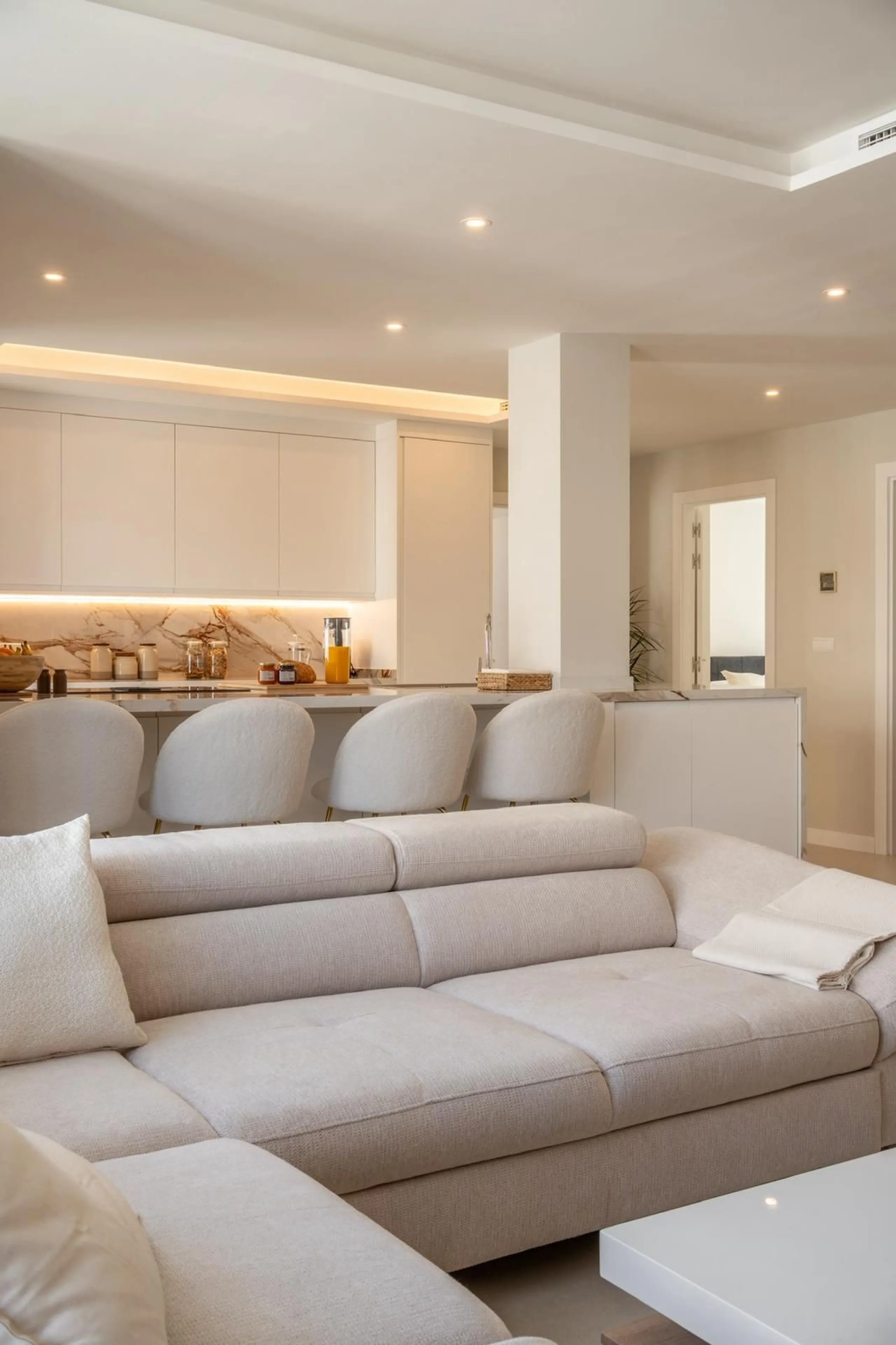 Experience luxurious living in this stunning newly refurbished penthouse, located in the prime area of Marbella Nueva Andalucía, just a short walk to Puerto Banús. This sleek and modern property features four spacious bedrooms, each with its own en-suite 
