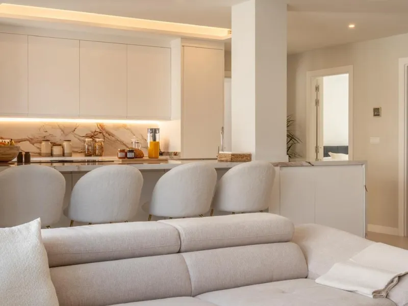 Experience luxurious living in this stunning newly refurbished penthouse, located in the prime area of Marbella Nueva Andalucía, just a short walk to Puerto Banús. This sleek and modern property features four spacious bedrooms, each with its own en-suite 