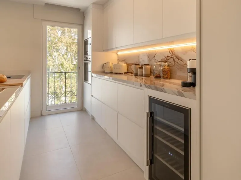 Experience luxurious living in this stunning newly refurbished penthouse, located in the prime area of Marbella Nueva Andalucía, just a short walk to Puerto Banús. This sleek and modern property features four spacious bedrooms, each with its own en-suite 