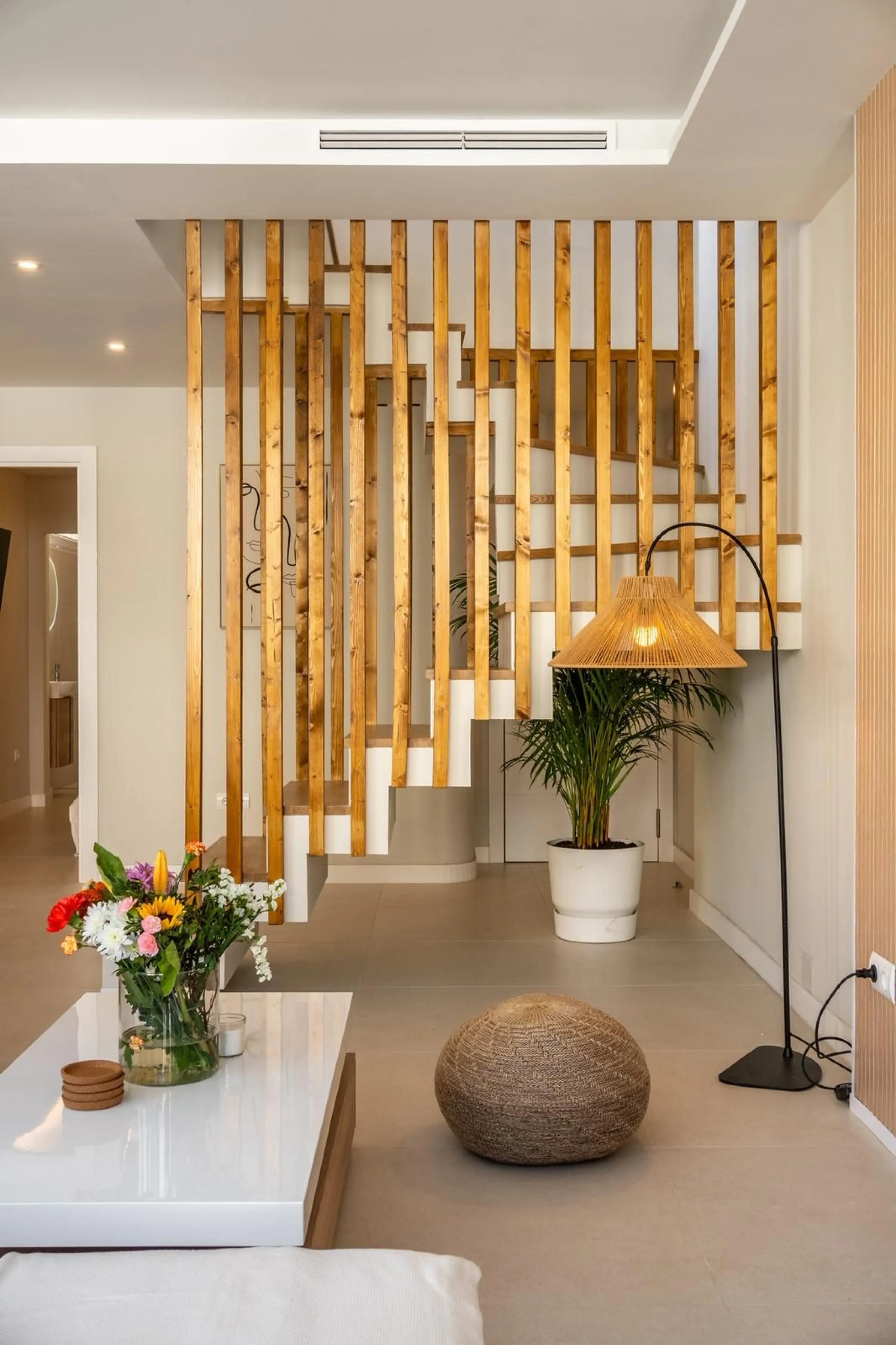 Experience luxurious living in this stunning newly refurbished penthouse, located in the prime area of Marbella Nueva Andalucía, just a short walk to Puerto Banús. This sleek and modern property features four spacious bedrooms, each with its own en-suite 