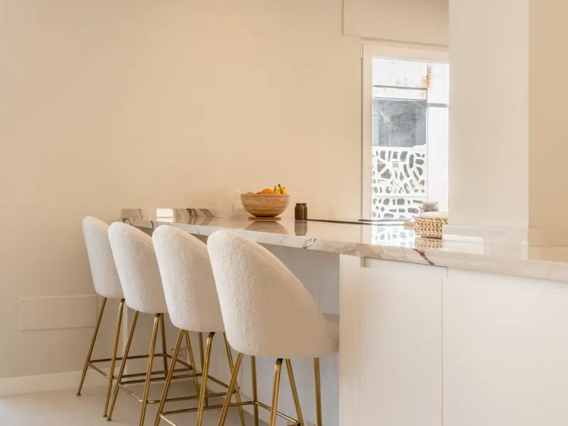 Experience luxurious living in this stunning newly refurbished penthouse, located in the prime area of Marbella Nueva Andalucía, just a short walk to Puerto Banús. This sleek and modern property features four spacious bedrooms, each with its own en-suite 