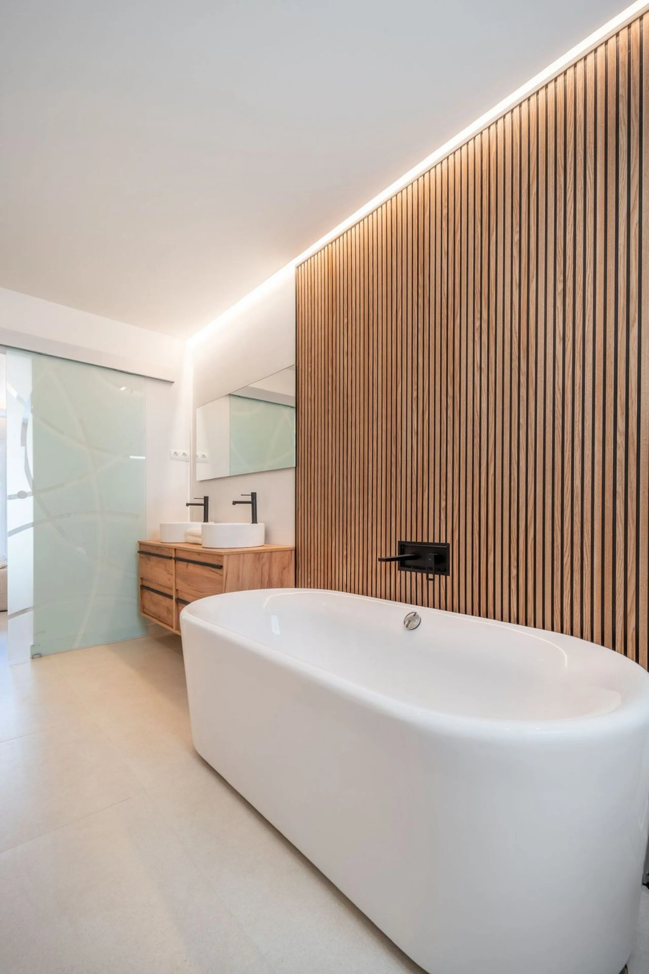 Experience luxurious living in this stunning newly refurbished penthouse, located in the prime area of Marbella Nueva Andalucía, just a short walk to Puerto Banús. This sleek and modern property features four spacious bedrooms, each with its own en-suite 