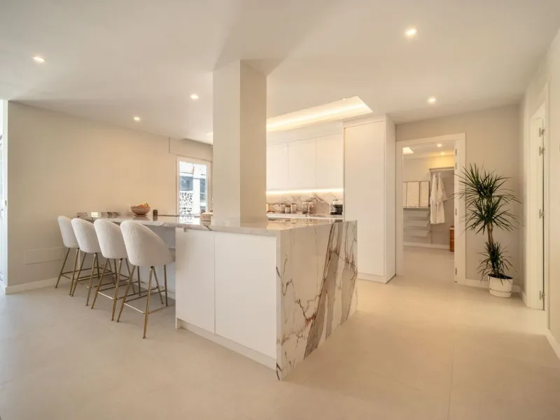 Experience luxurious living in this stunning newly refurbished penthouse, located in the prime area of Marbella Nueva Andalucía, just a short walk to Puerto Banús. This sleek and modern property features four spacious bedrooms, each with its own en-suite 