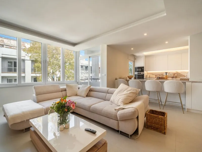 Experience luxurious living in this stunning newly refurbished penthouse, located in the prime area of Marbella Nueva Andalucía, just a short walk to Puerto Banús. This sleek and modern property features four spacious bedrooms, each with its own en-suite 