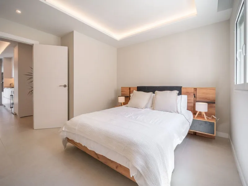 Experience luxurious living in this stunning newly refurbished penthouse, located in the prime area of Marbella Nueva Andalucía, just a short walk to Puerto Banús. This sleek and modern property features four spacious bedrooms, each with its own en-suite 