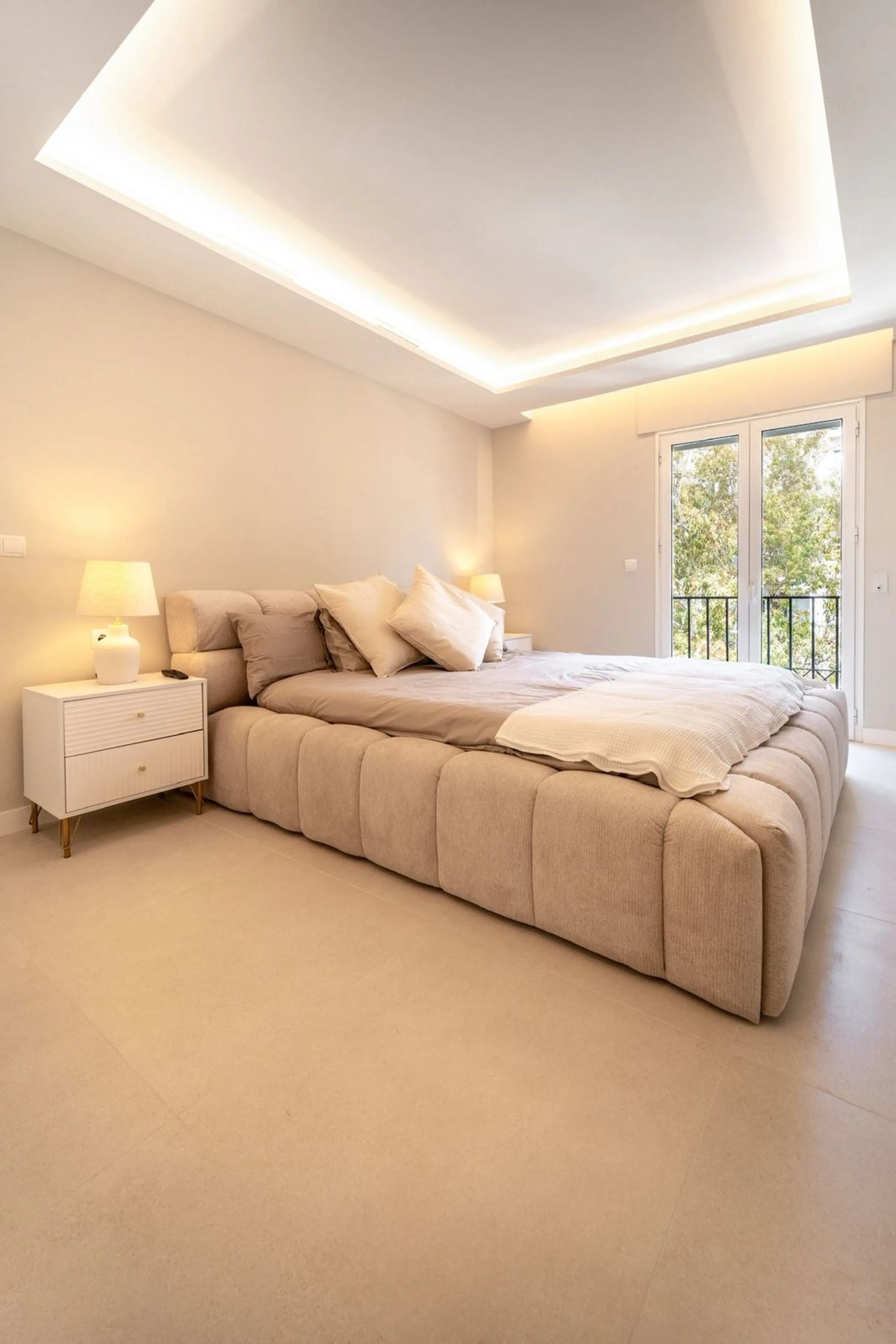 Experience luxurious living in this stunning newly refurbished penthouse, located in the prime area of Marbella Nueva Andalucía, just a short walk to Puerto Banús. This sleek and modern property features four spacious bedrooms, each with its own en-suite 
