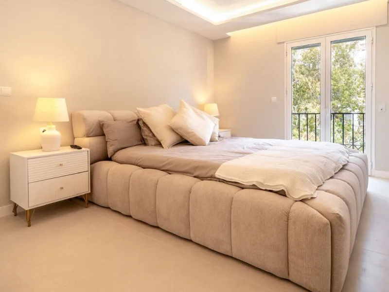 Experience luxurious living in this stunning newly refurbished penthouse, located in the prime area of Marbella Nueva Andalucía, just a short walk to Puerto Banús. This sleek and modern property features four spacious bedrooms, each with its own en-suite 
