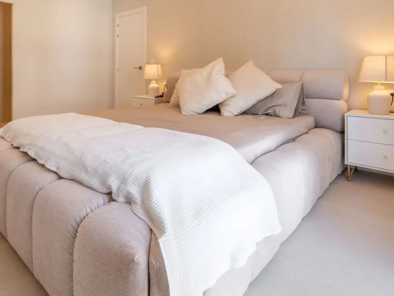 Experience luxurious living in this stunning newly refurbished penthouse, located in the prime area of Marbella Nueva Andalucía, just a short walk to Puerto Banús. This sleek and modern property features four spacious bedrooms, each with its own en-suite 