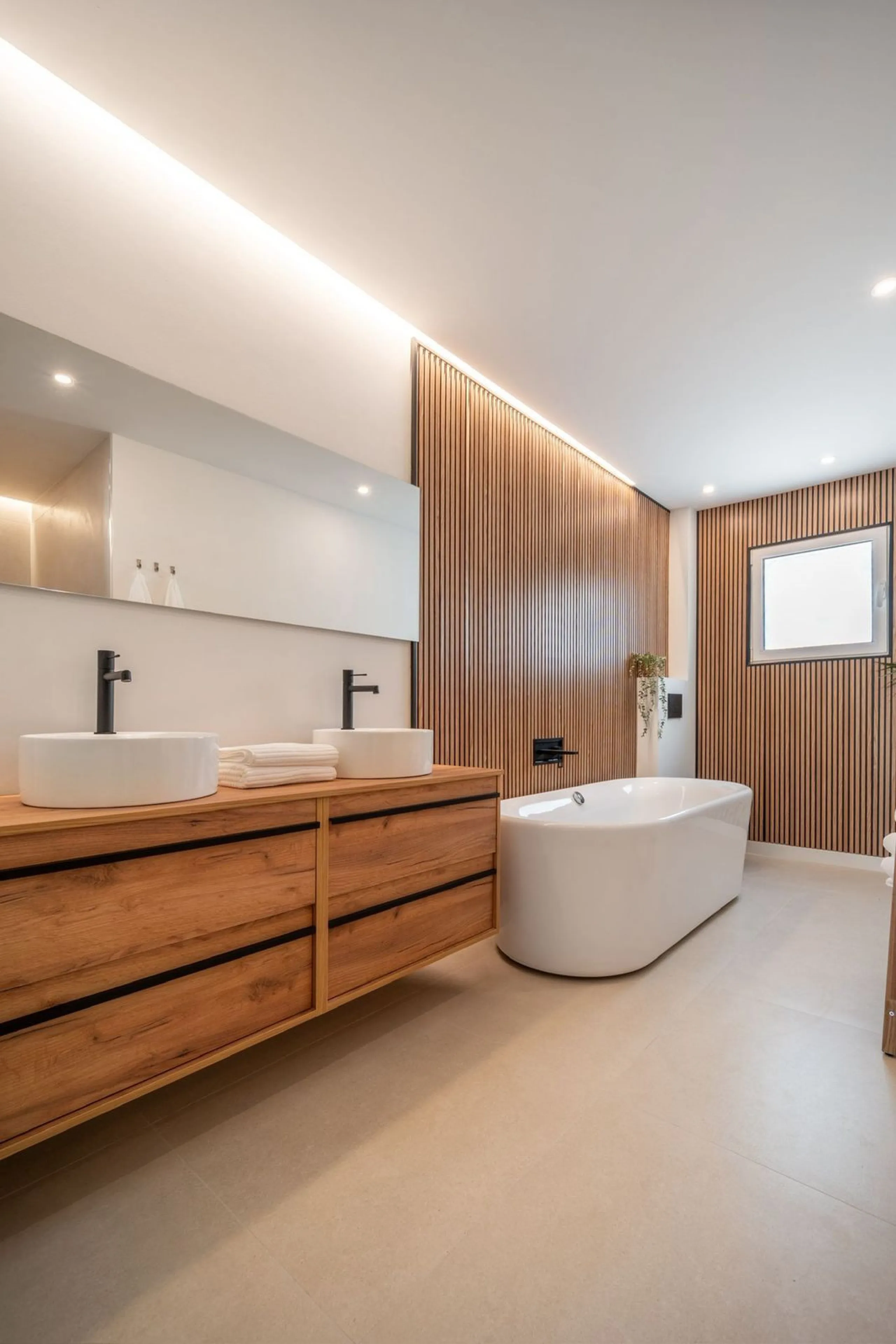 Experience luxurious living in this stunning newly refurbished penthouse, located in the prime area of Marbella Nueva Andalucía, just a short walk to Puerto Banús. This sleek and modern property features four spacious bedrooms, each with its own en-suite 