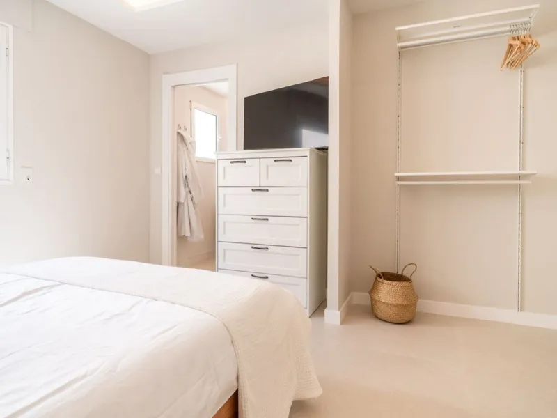 Experience luxurious living in this stunning newly refurbished penthouse, located in the prime area of Marbella Nueva Andalucía, just a short walk to Puerto Banús. This sleek and modern property features four spacious bedrooms, each with its own en-suite 