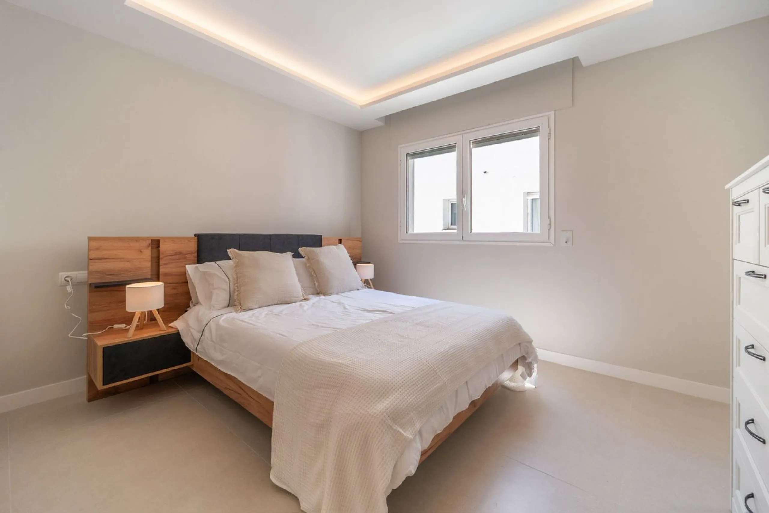 Experience luxurious living in this stunning newly refurbished penthouse, located in the prime area of Marbella Nueva Andalucía, just a short walk to Puerto Banús. This sleek and modern property features four spacious bedrooms, each with its own en-suite 