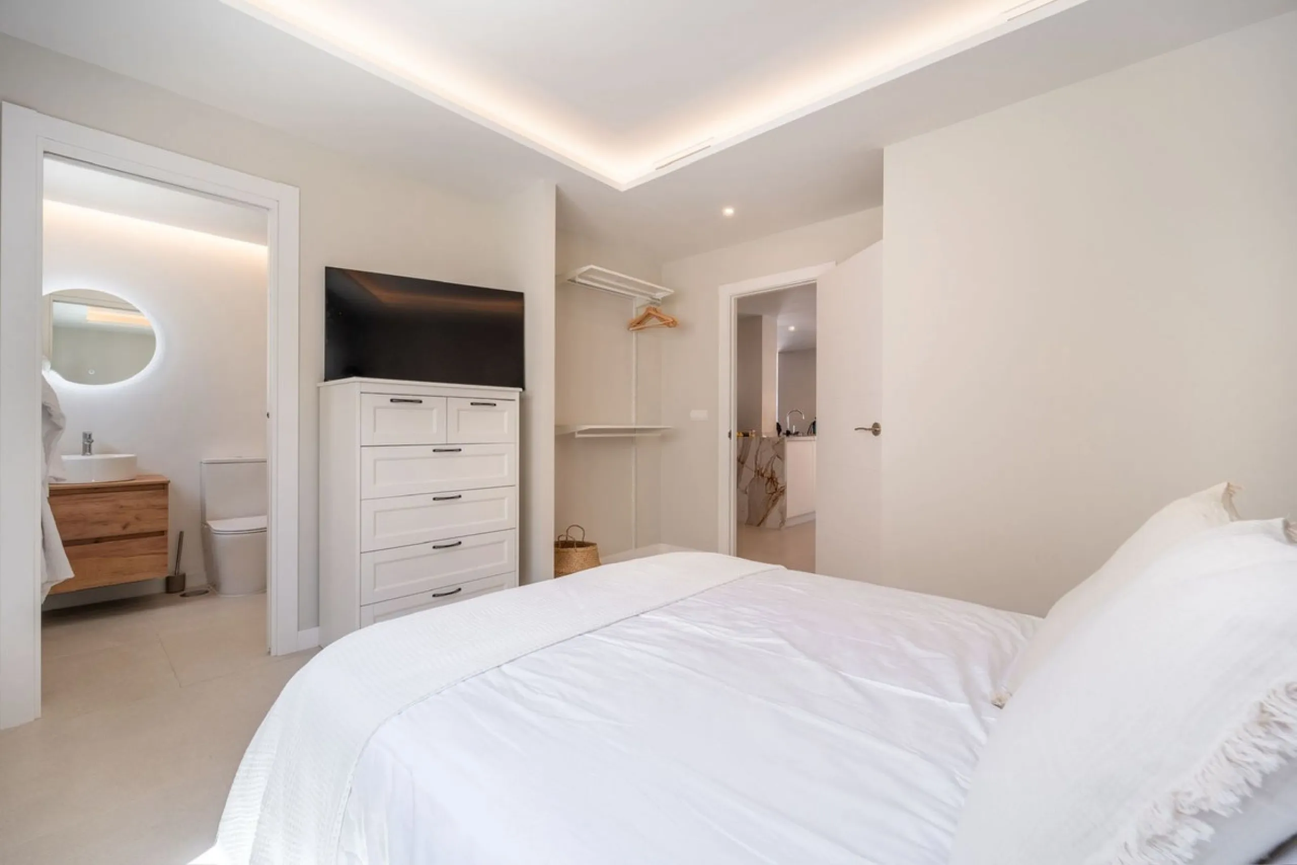 Experience luxurious living in this stunning newly refurbished penthouse, located in the prime area of Marbella Nueva Andalucía, just a short walk to Puerto Banús. This sleek and modern property features four spacious bedrooms, each with its own en-suite 