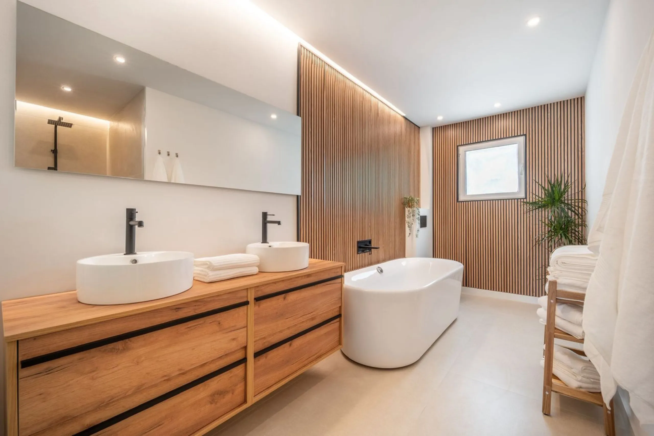Experience luxurious living in this stunning newly refurbished penthouse, located in the prime area of Marbella Nueva Andalucía, just a short walk to Puerto Banús. This sleek and modern property features four spacious bedrooms, each with its own en-suite 