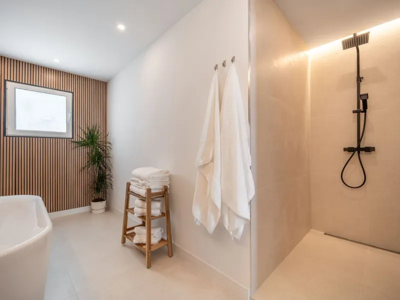 Experience luxurious living in this stunning newly refurbished penthouse, located in the prime area of Marbella Nueva Andalucía, just a short walk to Puerto Banús. This sleek and modern property features four spacious bedrooms, each with its own en-suite 