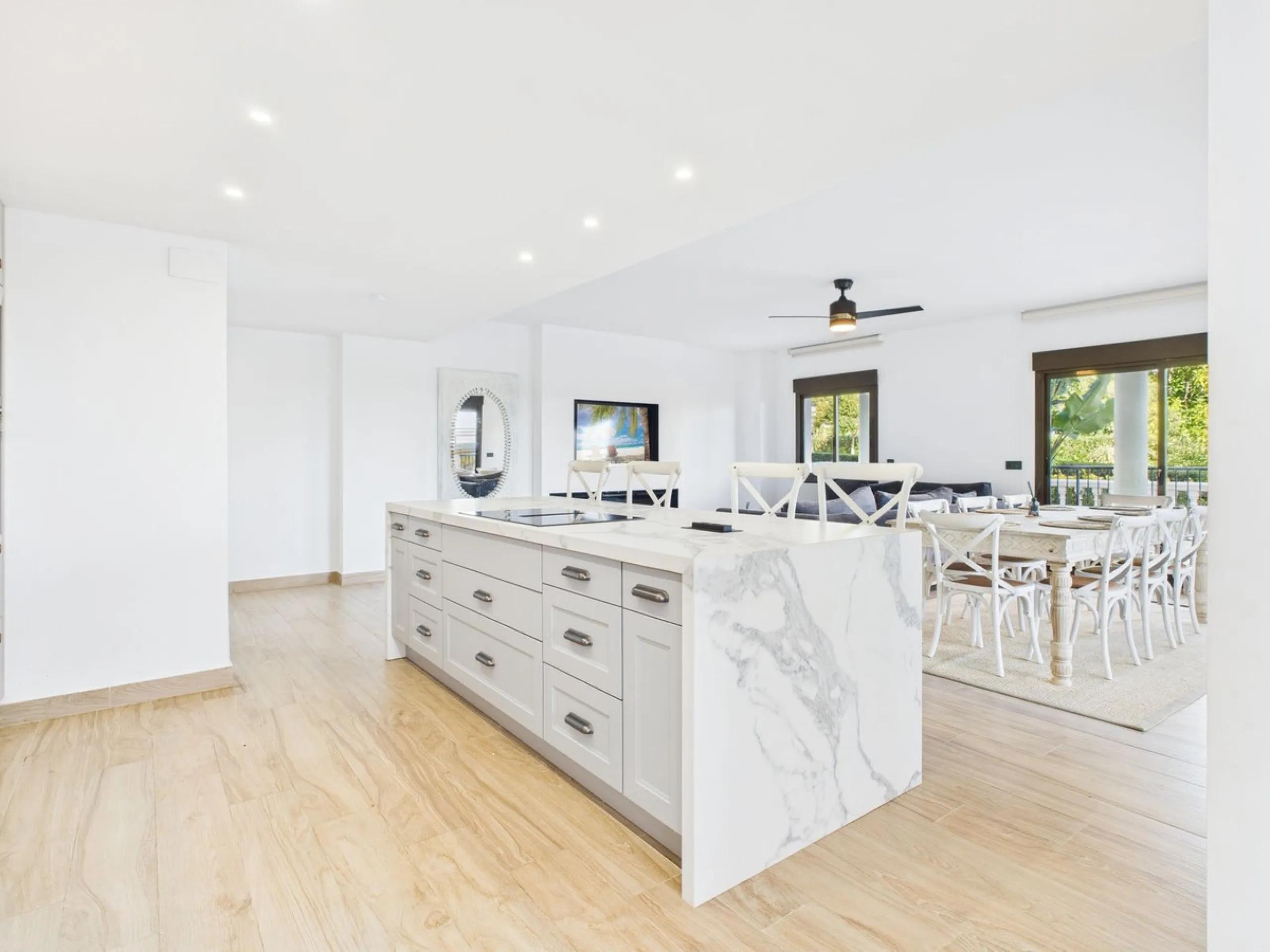 Beachside Elegance Meets Modern Luxury – Fully Renovated 3-Bed Apartment with Airbnb License at Marina Duquesa