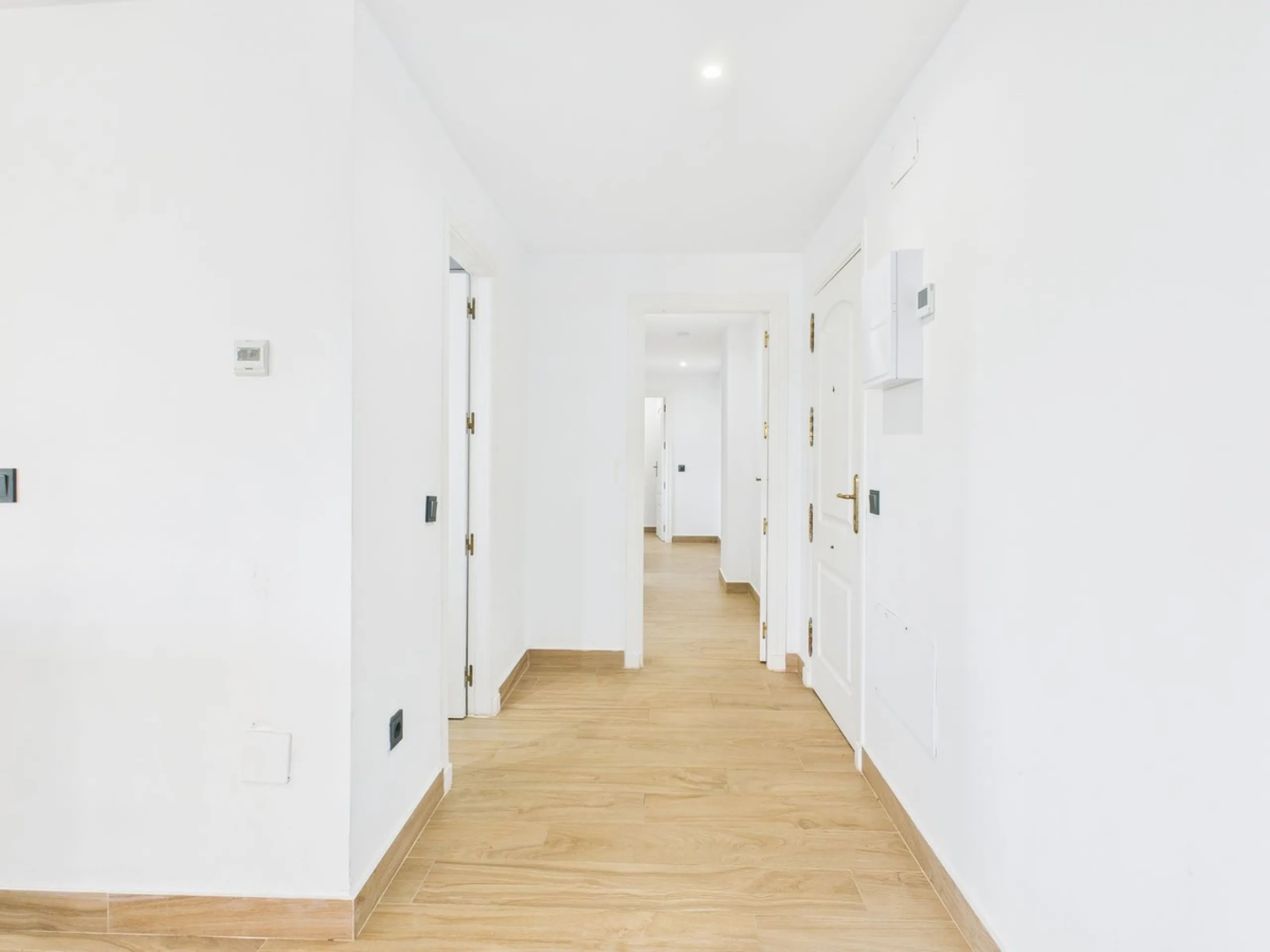 Beachside Elegance Meets Modern Luxury – Fully Renovated 3-Bed Apartment with Airbnb License at Marina Duquesa