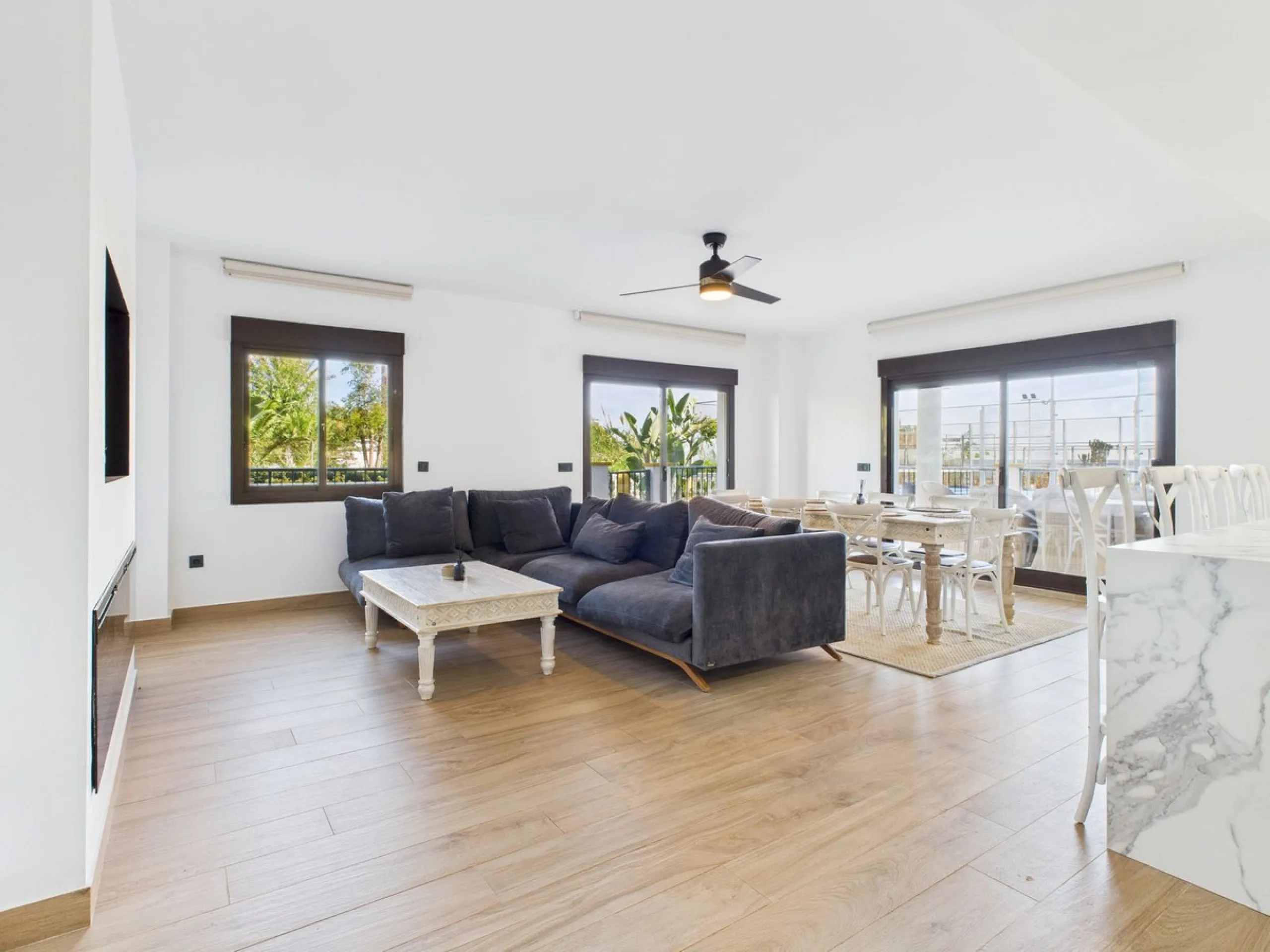 Beachside Elegance Meets Modern Luxury – Fully Renovated 3-Bed Apartment with Airbnb License at Marina Duquesa