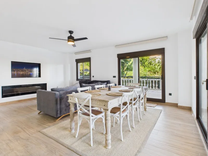 Beachside Elegance Meets Modern Luxury – Fully Renovated 3-Bed Apartment with Airbnb License at Marina Duquesa