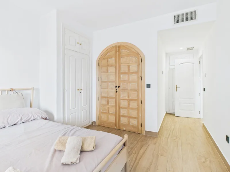 Beachside Elegance Meets Modern Luxury – Fully Renovated 3-Bed Apartment with Airbnb License at Marina Duquesa