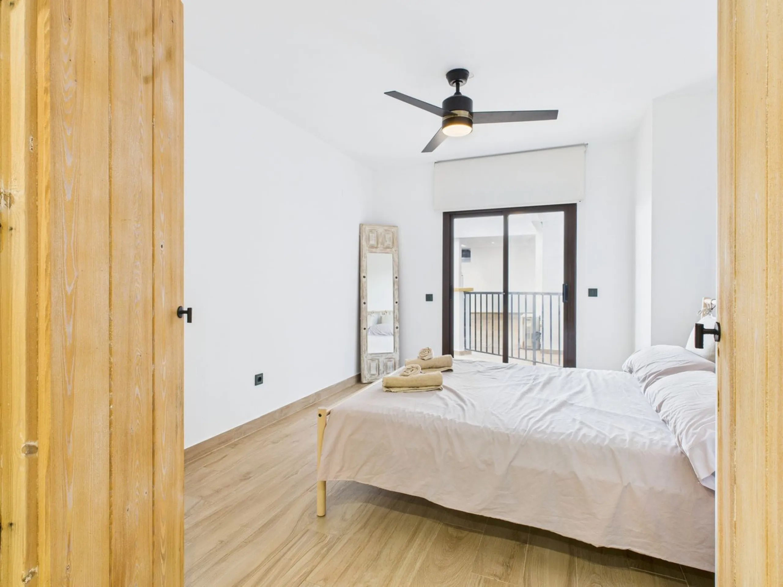 Beachside Elegance Meets Modern Luxury – Fully Renovated 3-Bed Apartment with Airbnb License at Marina Duquesa