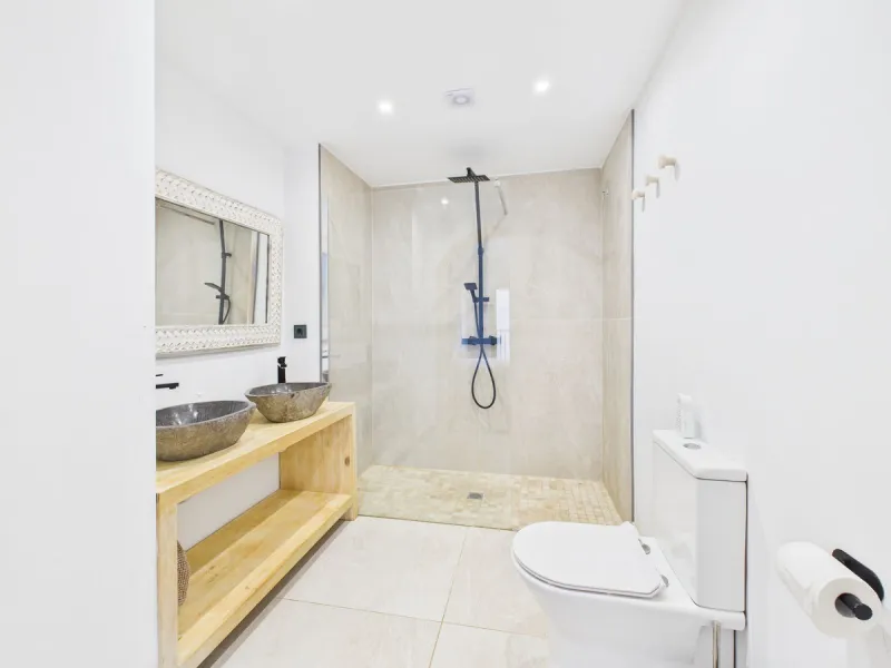 Beachside Elegance Meets Modern Luxury – Fully Renovated 3-Bed Apartment with Airbnb License at Marina Duquesa
